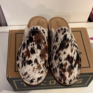 Tecovas Brown and White Cowhide Mules